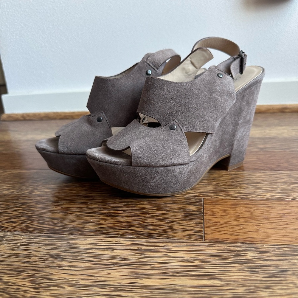 Grey suede platform wedge. EU size 40